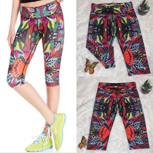 Betsey Johnson Butterfly Print Cropped Leggings with hidden front pocket. - Picture 4 of 5